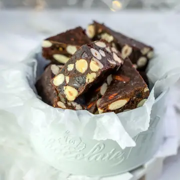 Panforte (olasz, fűszeres magvas - aszalt gyümölcsös szelet)